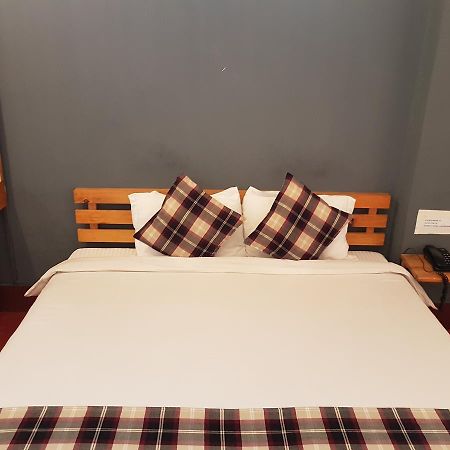 Bed and Breakfast Oyo 5034 Living Roof Shillong Zewnętrze zdjęcie