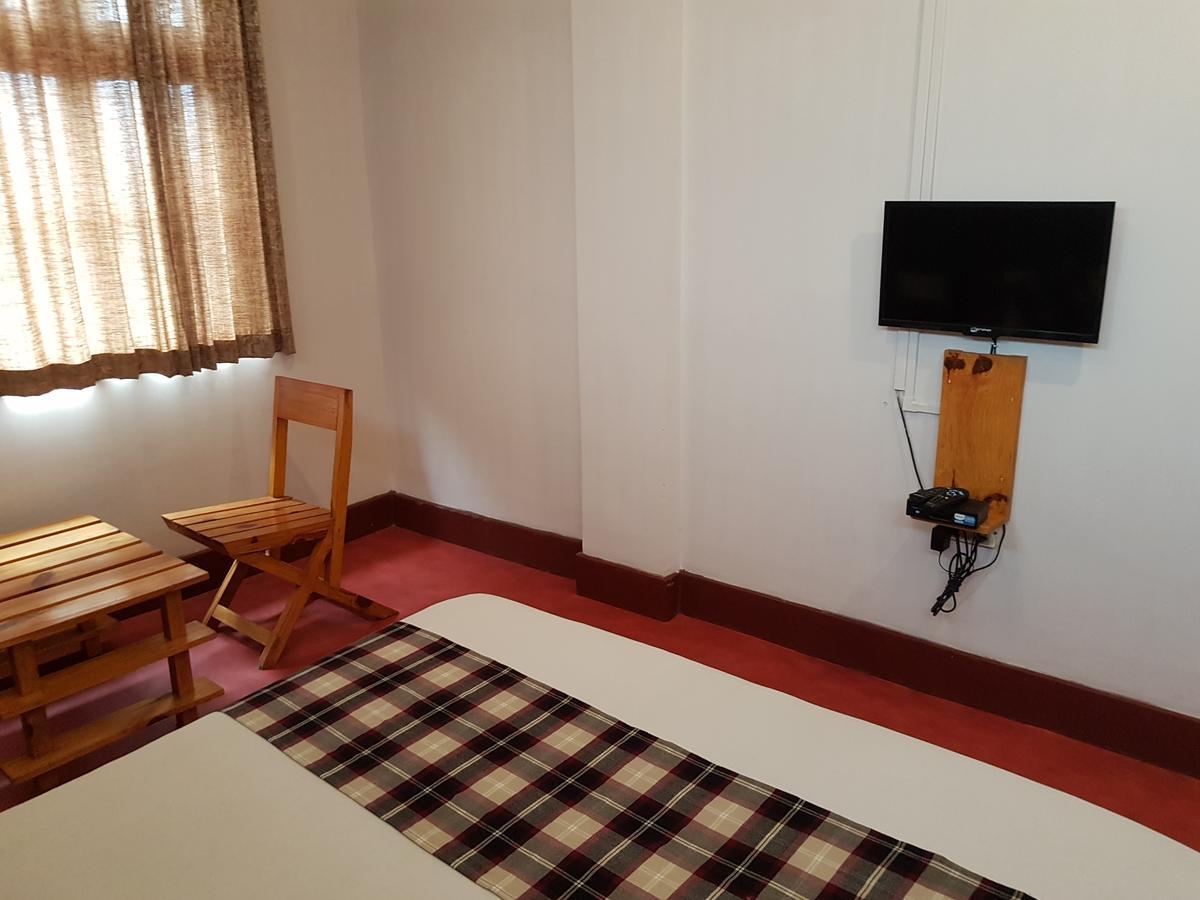 Bed and Breakfast Oyo 5034 Living Roof Shillong Zewnętrze zdjęcie